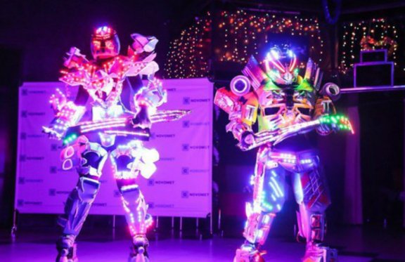 Театрализованное лазерное световое шоу роботов трансформеров