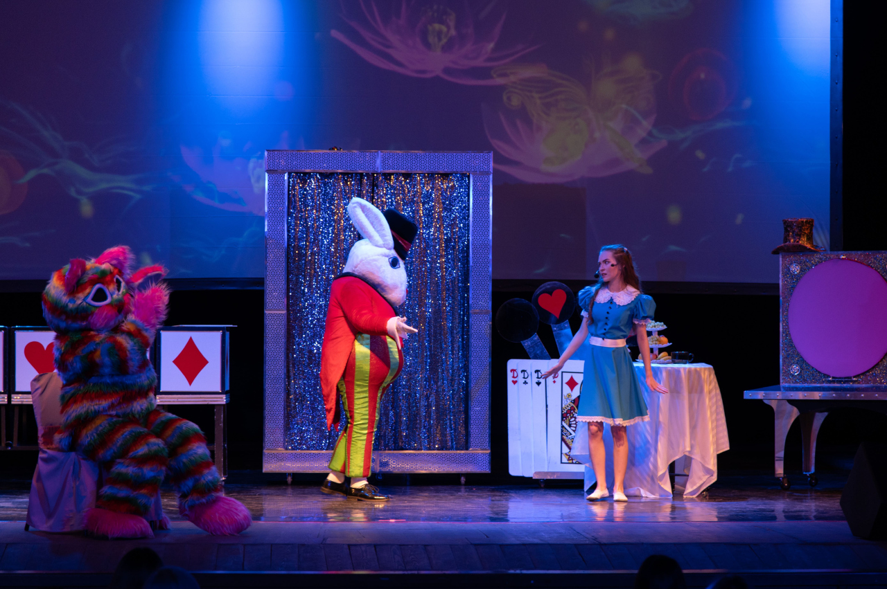 Алиса в стране чудес