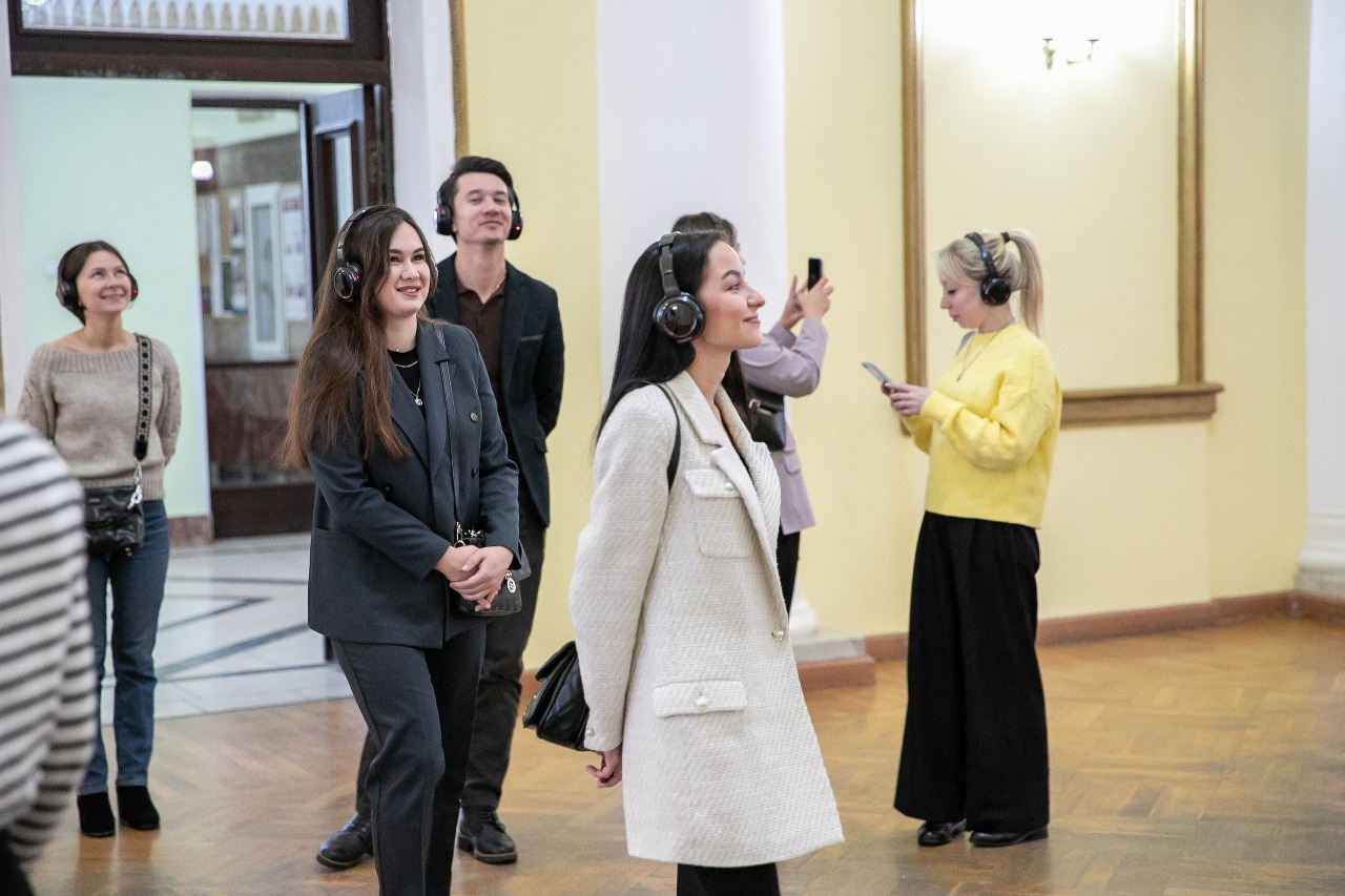 Экскурсия в наушниках «Голос ДК» в Культурном центре «Верх-Исетский»!