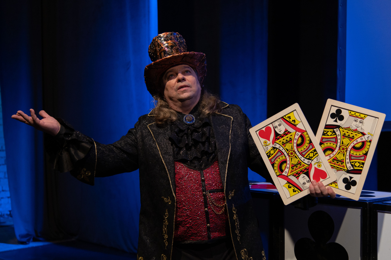 Алиса в стране чудес